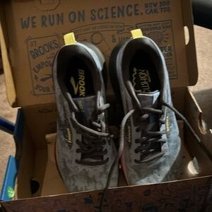 Brand new Brooks Trace 3 size 8 running shoes